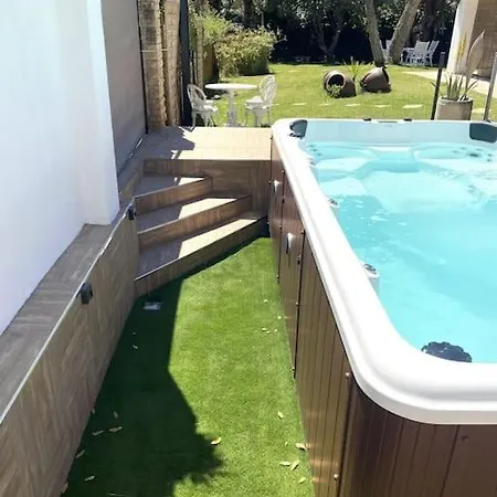 Holiday home Loft El Ranch Playa A 10 Minutos Andando Con Jacuzzi Xxl Y Jardin Privado